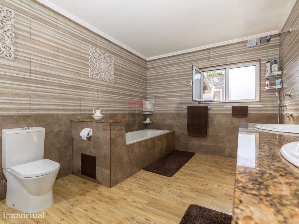 Moradia T3 Contemporânea com Grande Jardim em Rabo de Peixe , São M...-29