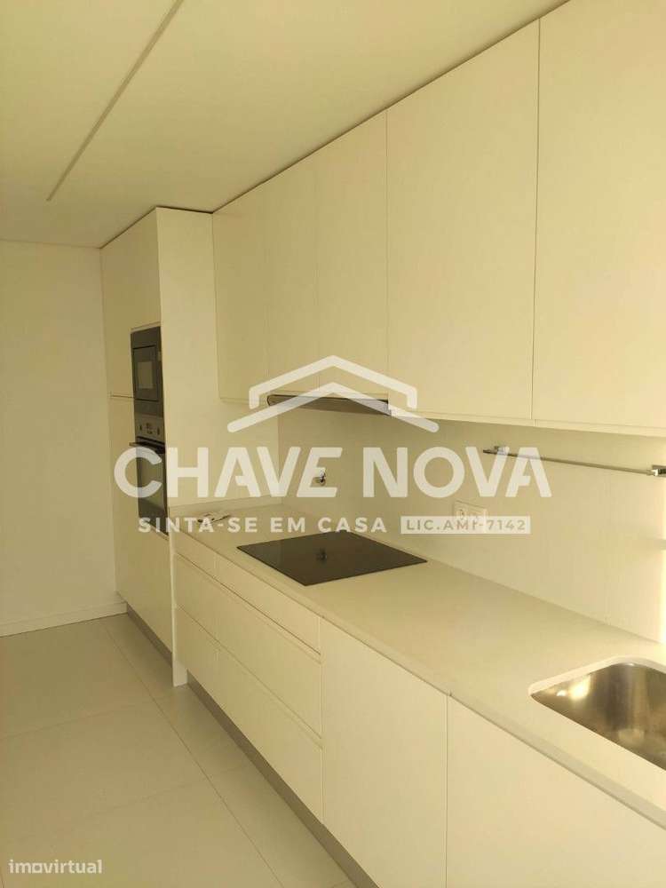 Apartamento T3 na Rua da Constituição - Grande imagem: 2/24