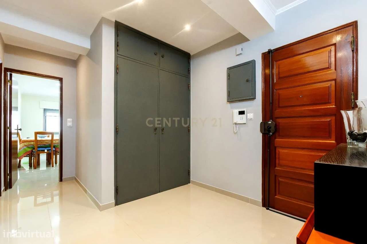 T2 R/c. alto - Remodelado - Torre da Marinha-18