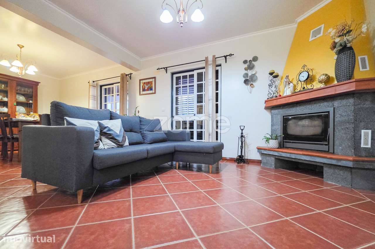 Moradia T4+1 na Ilha do Pico com Terraço Panorâmico e Vista Mar-10