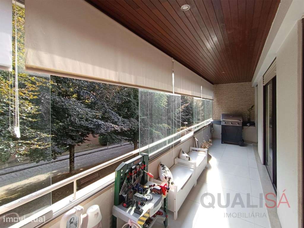 Apartamento T3 de gaveto com varandas, garagem fechada e excelentes...-14