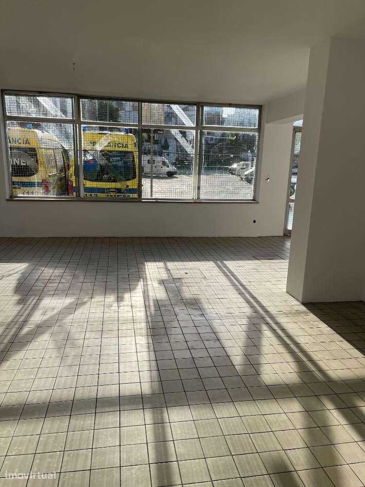 Loja com 116m2 no centro do Porto - Grande imagem: 2/10