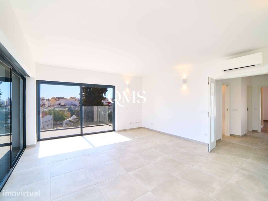 Espaçoso Apartamento T2 com Garagem & Piscina no Coração de Faro - Grande imagem: 5/18