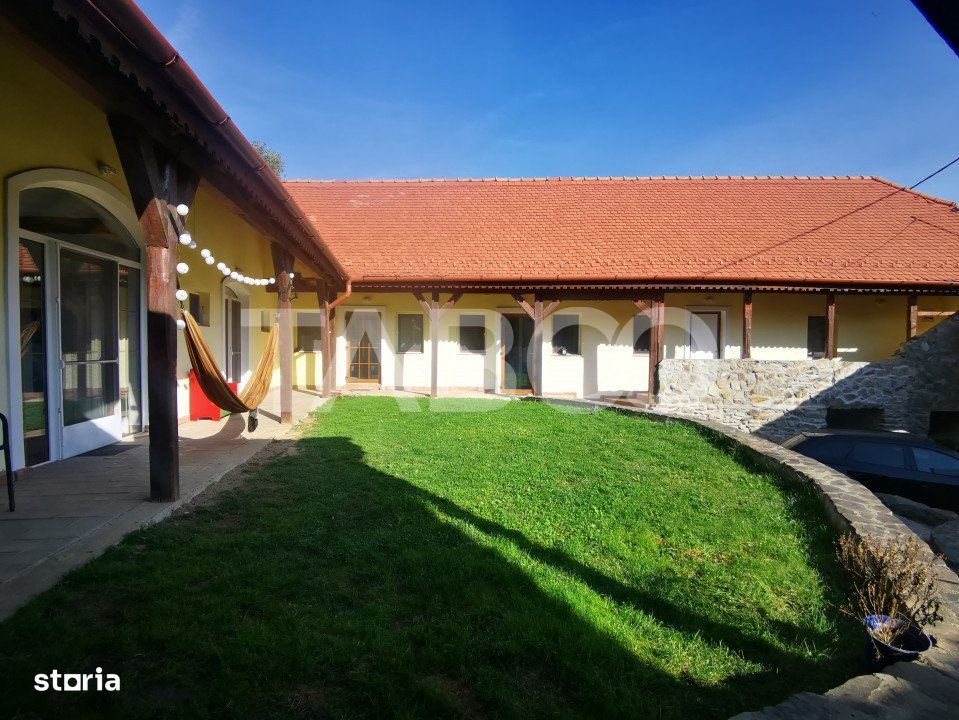 Casa de vanzare pretabila pensiune priveliste superba Fantanele Sibiu