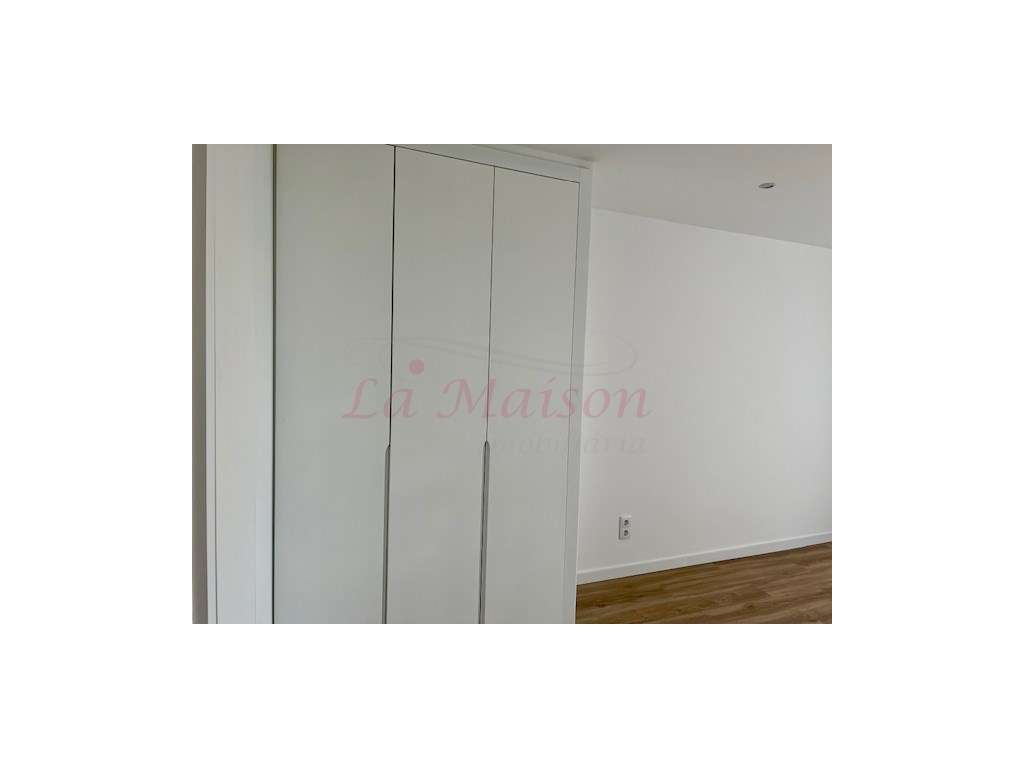 Apartamento T3 totalmente remodelado na Amadora-23