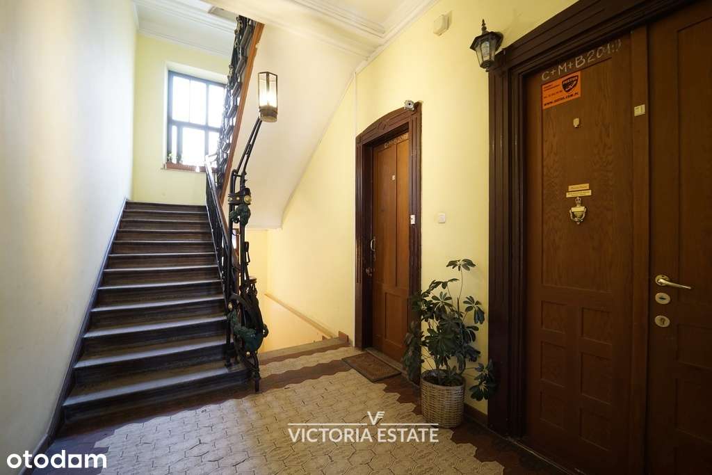 Duży apartament w pięknej kamienicy przy parku-14