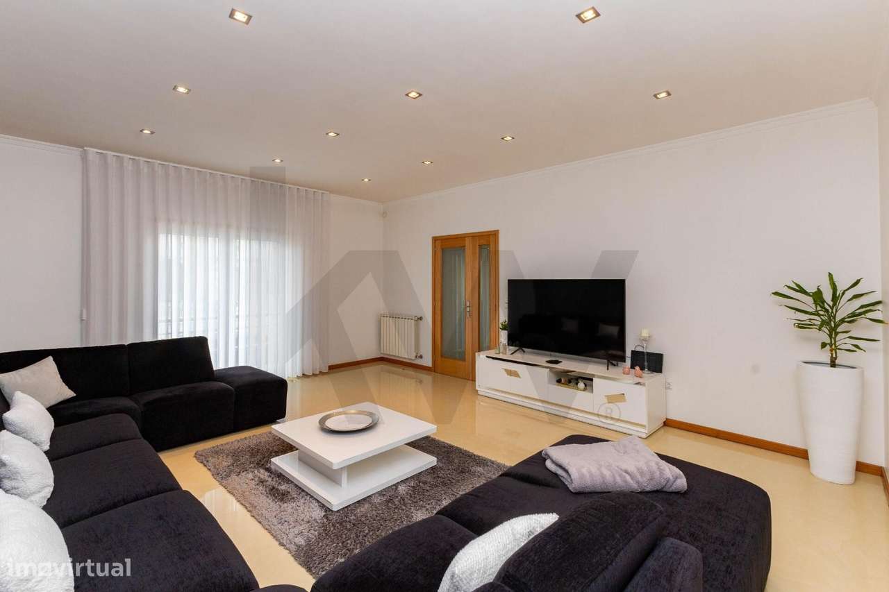 Excelente Moradia T4 em Argoncilhe | Garagem 4 Carros, Jardim e Vistas - Grande imagem: 4/31