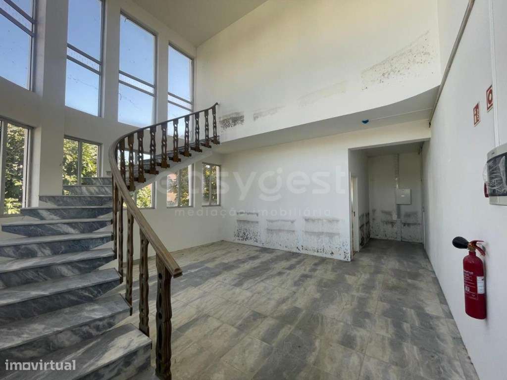 Armazém industrial de grande dimensão, localizado a 2 minutos do ce... - Grande imagem: 2/32