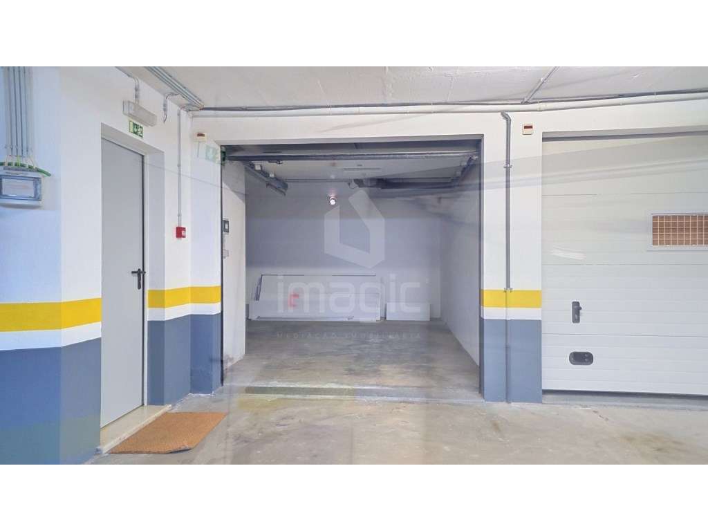 Apartamento T3 + sótão, usado, em Mafra.-30
