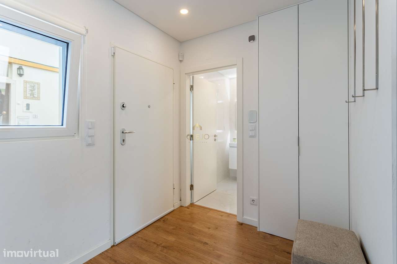 Moradia T2 Moderna com Pátio, Varanda e Chão Radiante – Bairro da Petr - Grande imagem: 4/43