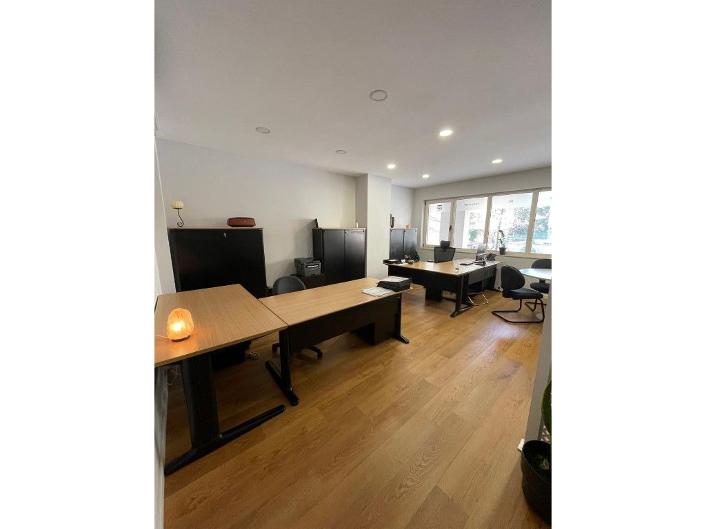 Escritório com potencial habitacional Águas Santas, Maia - Grande imagem: 1/10