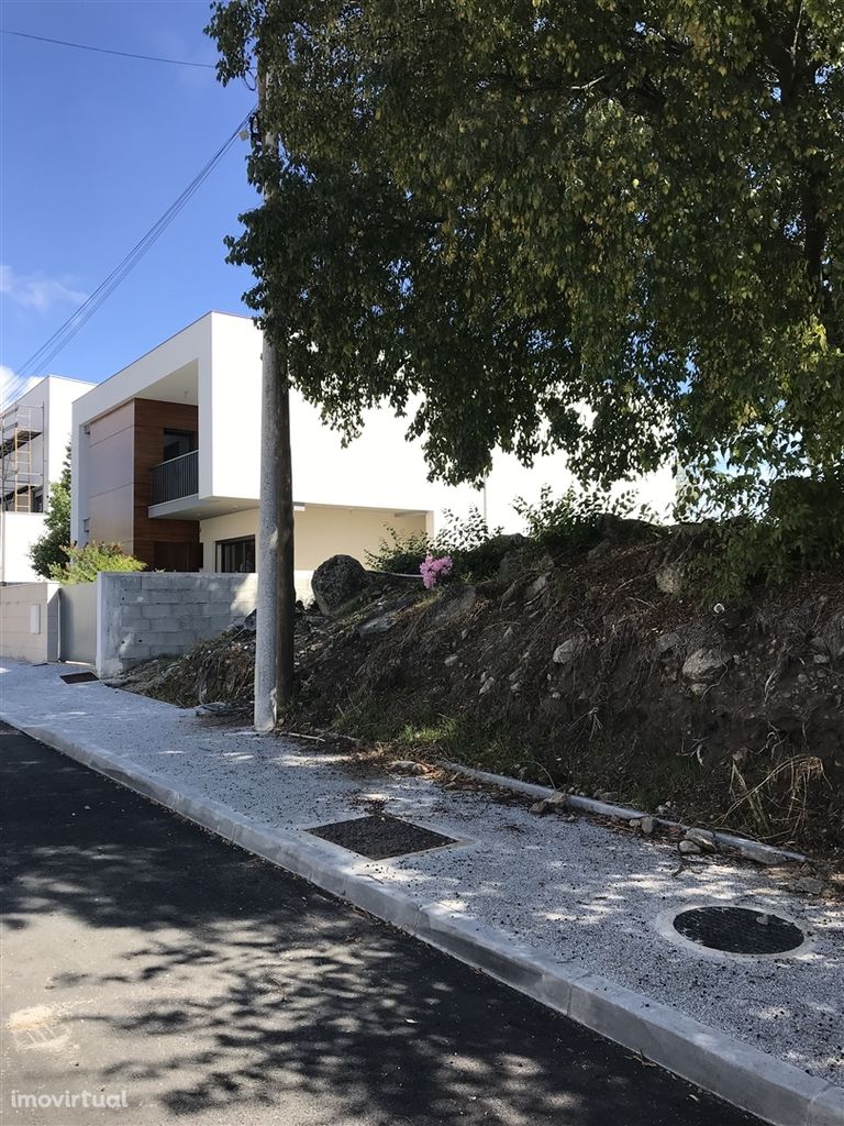 Lote de terreno para construção de moradia geminada em Castelo Branco