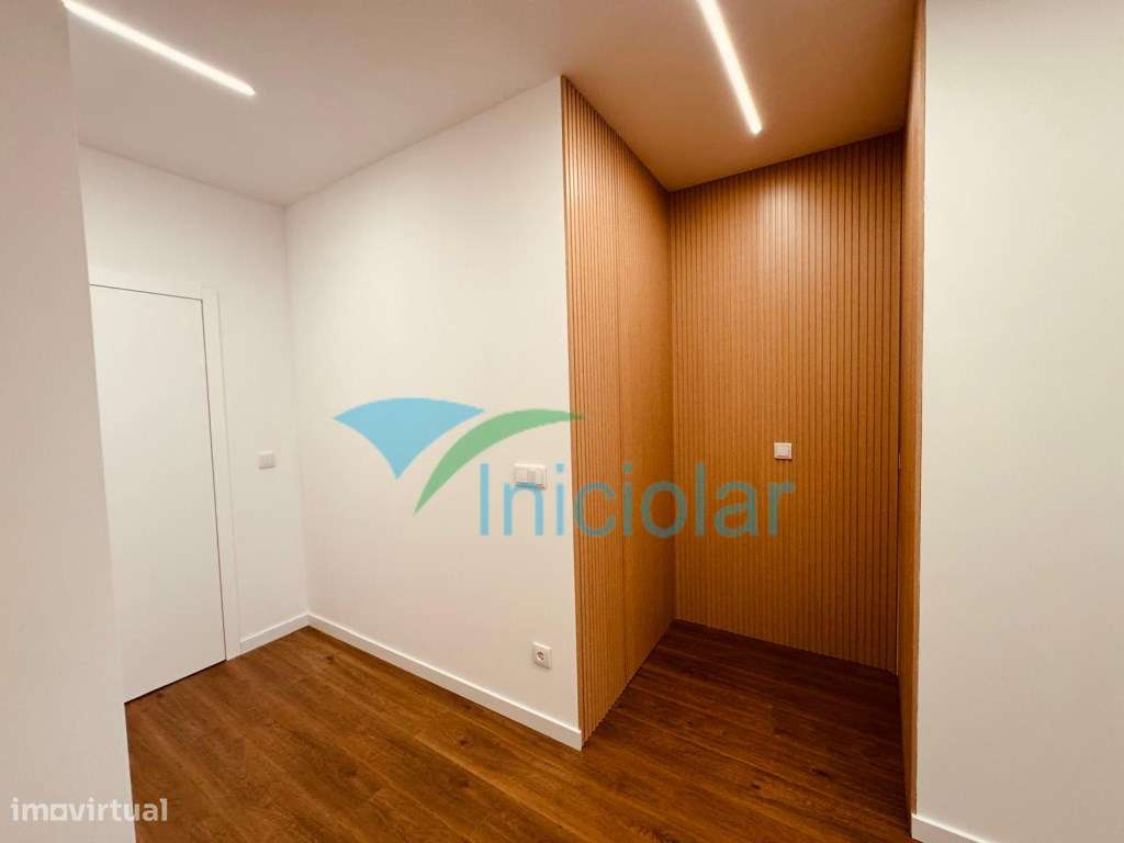 Apartamento T2 Totalmente Remodelado no Centro Histórico de Penafiel-9