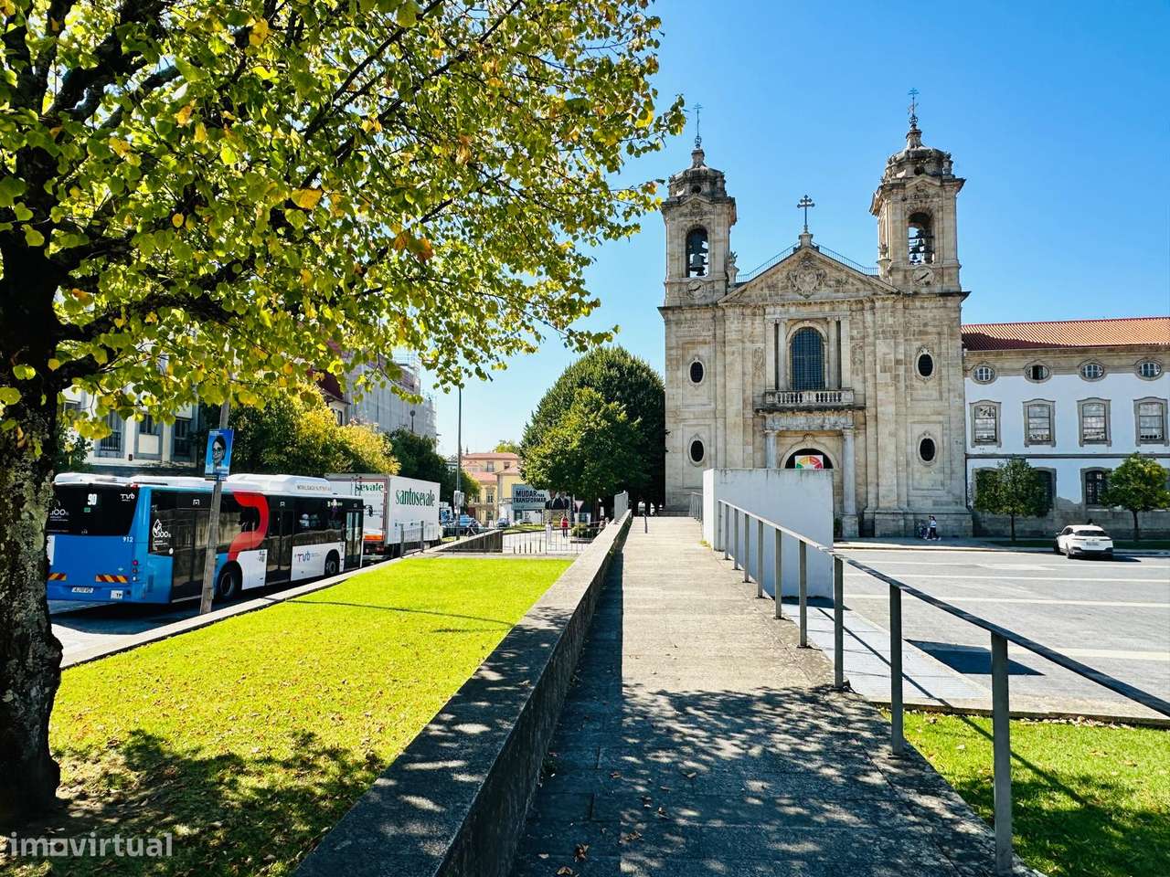 T2 com garagem na R. da Boavista (Cónega) - Grande imagem: 2/15