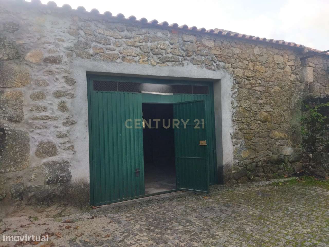 Terreno Urbano 396 m2 com garagem de 36m2, Aldeia do Bispo, Penamacor - Grande imagem: 1/10