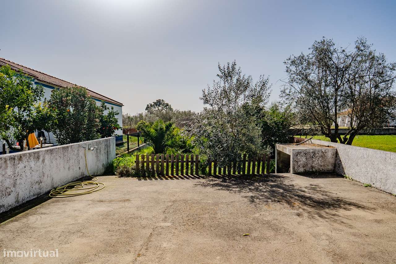 CASA COM QUINTAL | PARA VENDA | FALCOEIRAS-34