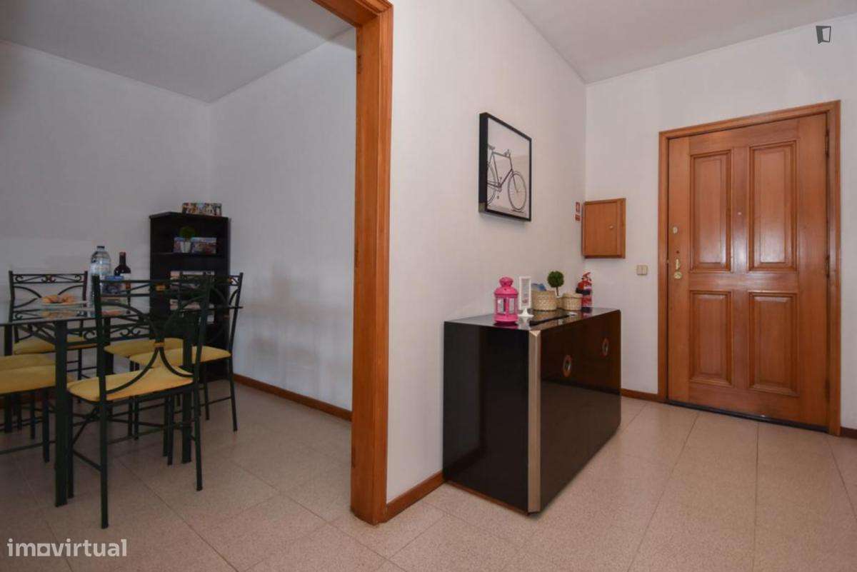 Apartamento com 1 quartos - localizado em Mafamude Porto - Grande imagem: 2/10