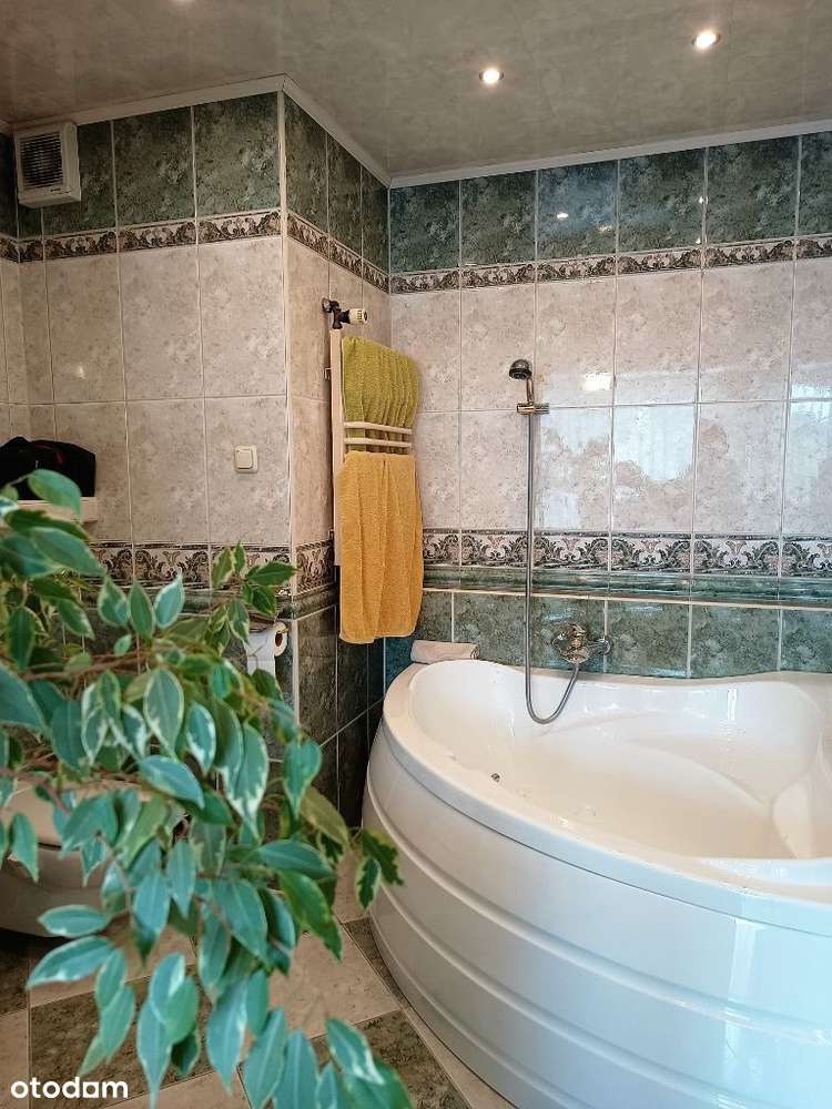 Dwa domy  z osobnymi wejściami połączone zimowym ogrodem-13