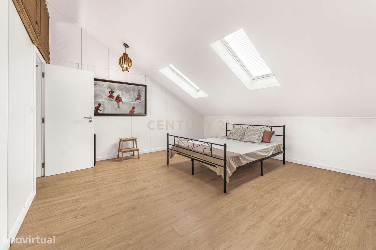 Loft urbano totalmente remodelado com mezzanino e terraço privativo — - Grande imagem: 3/23