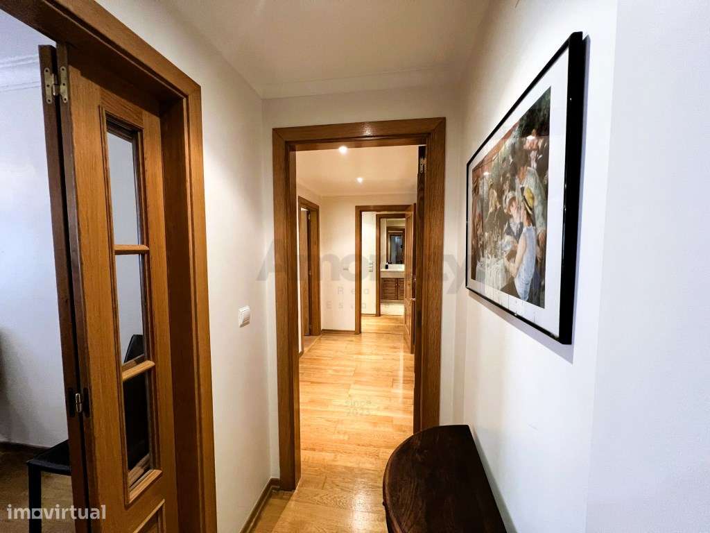 T2 Com Garagem em Pleno coração da Duque de Loulé - Grande imagem: 4/26