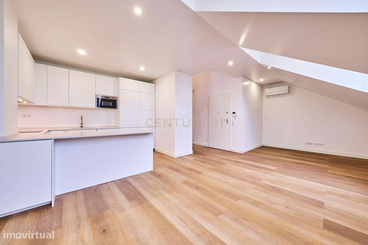 Apartamento T1+1 Duplex de Prestígio Totalmente Renovado na Avenida Lu - Grande imagem: 2/18