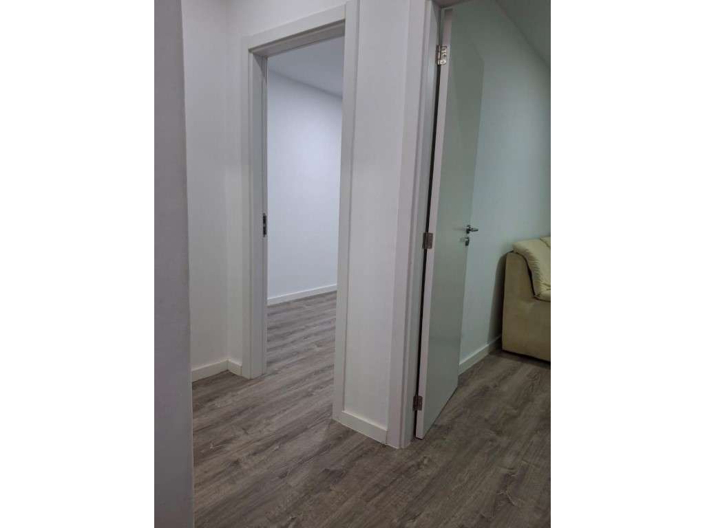 APARTAMENTO T1+1 NA RUA 26 DE JANEIRO - BAIXA DA BANHEIRA-12