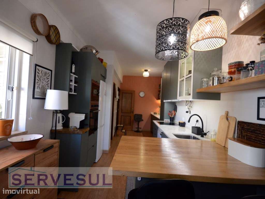 Excelente Oportunidade de Investimento! 1º Andar Duplex de uma Casa...-5