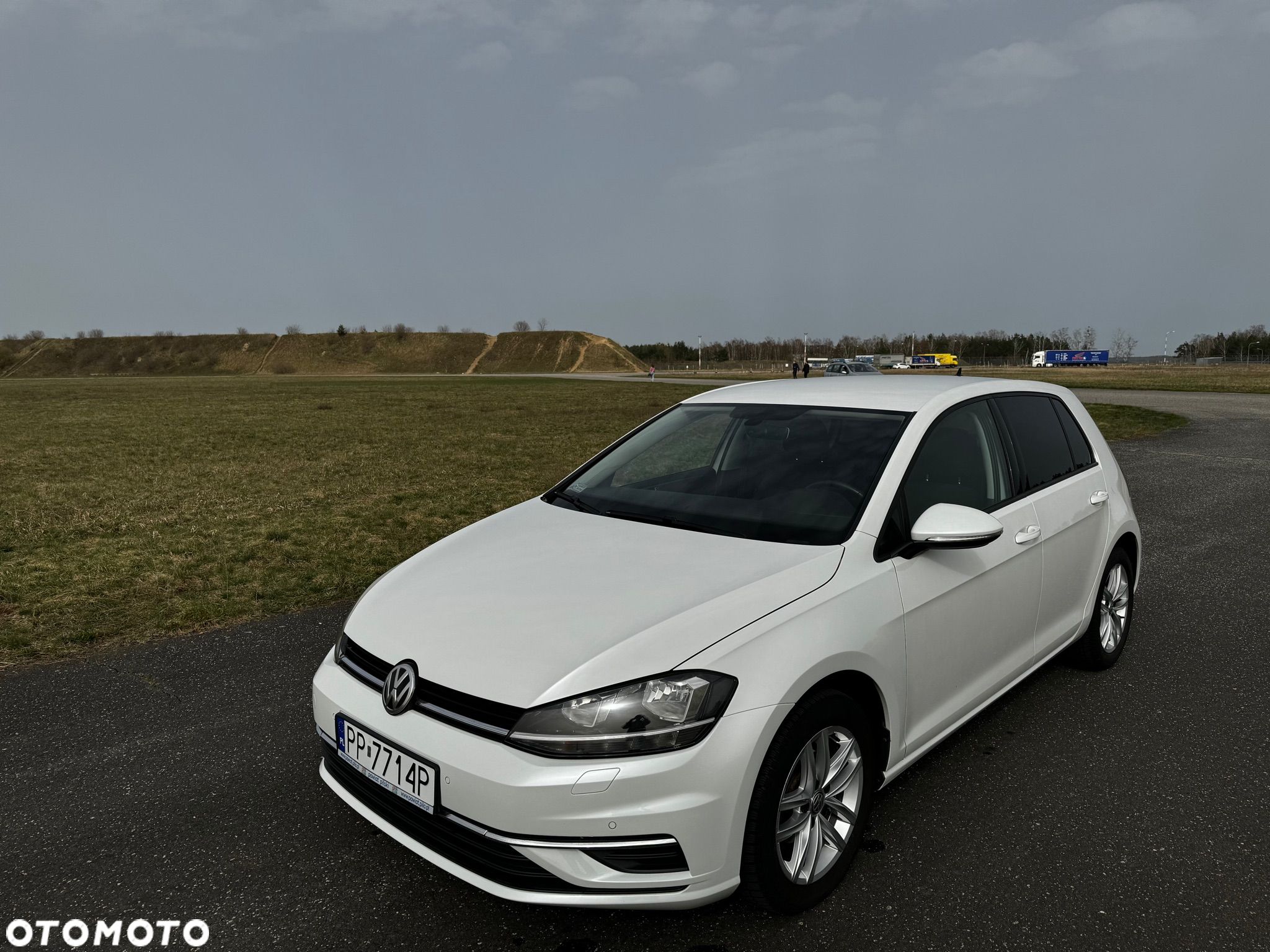 Volkswagen Golf 1.0 TSI (BlueMotion Technology) Trendline - 1