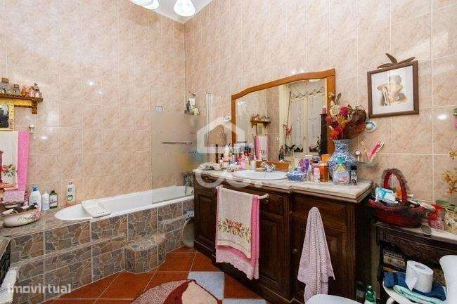 Moradia T6 na Praça Velásquez - Porto-9