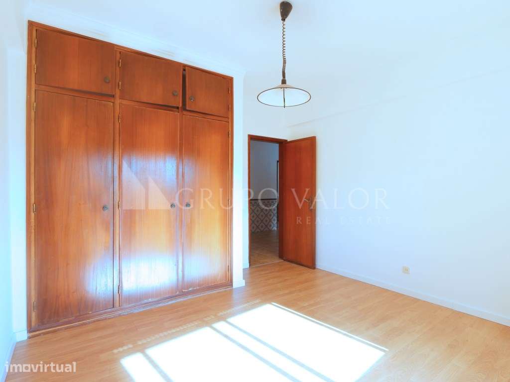 Apartamento T2 com Arrecadação, em Mem Martins-16