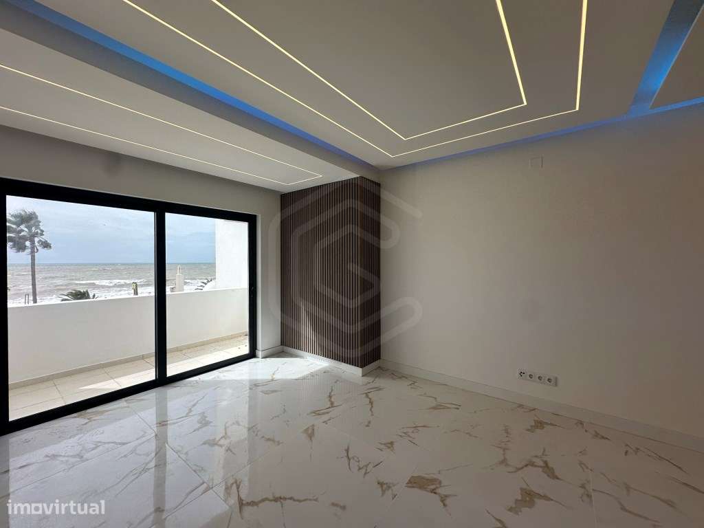 Apartamento T2 renovado, na primeira linha da praia em Quarteira, A... - Grande imagem: 2/23