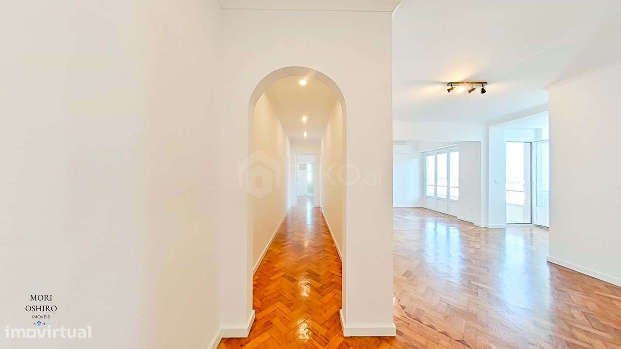 APARTAMENTO 5 ASSOALHADAS | VARANDA EM “L” PANORÂMICA | VISTA LISBOA E-8