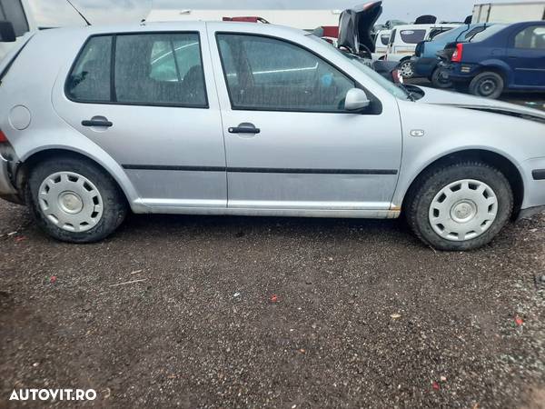 Dezmembrari/Dezmembrez Volkswagen Golf 4 - 3