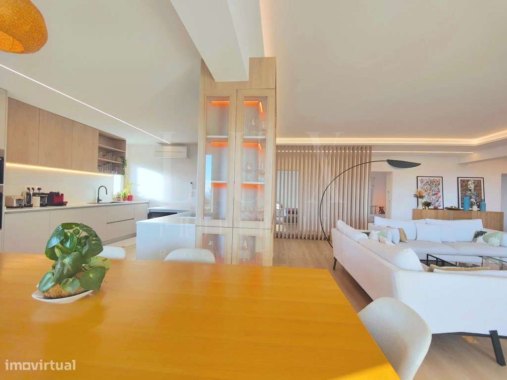 PENTHOUSE T5 DE LUXO COM VISTA FRONTAL DE MAR NO CENTRO DO ESTORIL-14