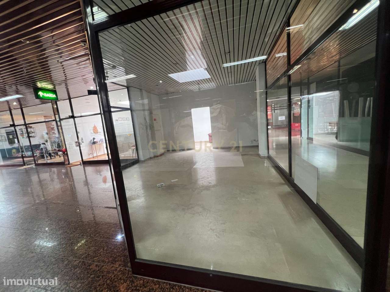 Loja para arrendar em zona privilegiada da Cidade de Leiria - Edifício - Grande imagem: 3/6