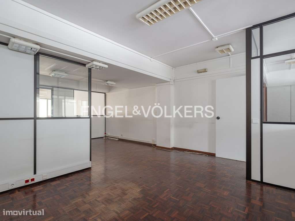 Espaço Comercial com Estacionamento no Lumiar - Grande imagem: 2/23