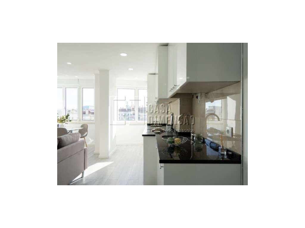 Apartamento de tipologia T2 com varanda, mobilado e equipado em Ben...-11