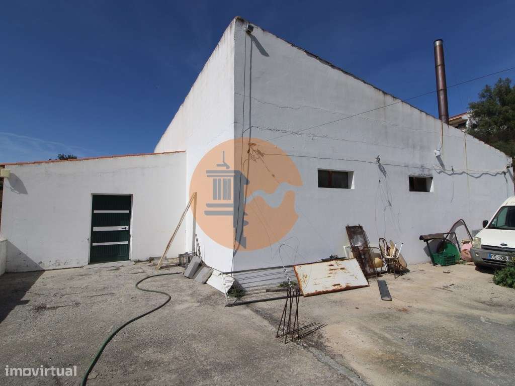 Edifício térreo na serra algarvia destinado a armazéns e atividade ... - Grande imagem: 4/10