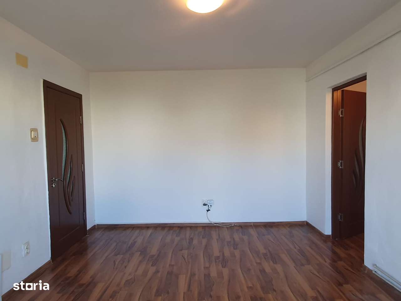 Vand apartament 2 camere spatios -zona Micalaca-2