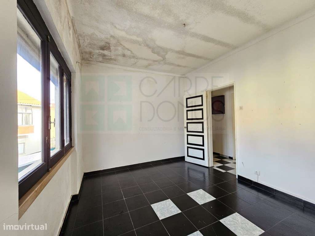 Prédio com Comércio e 2 apartamentos, em Mem Martins, Sintra-31