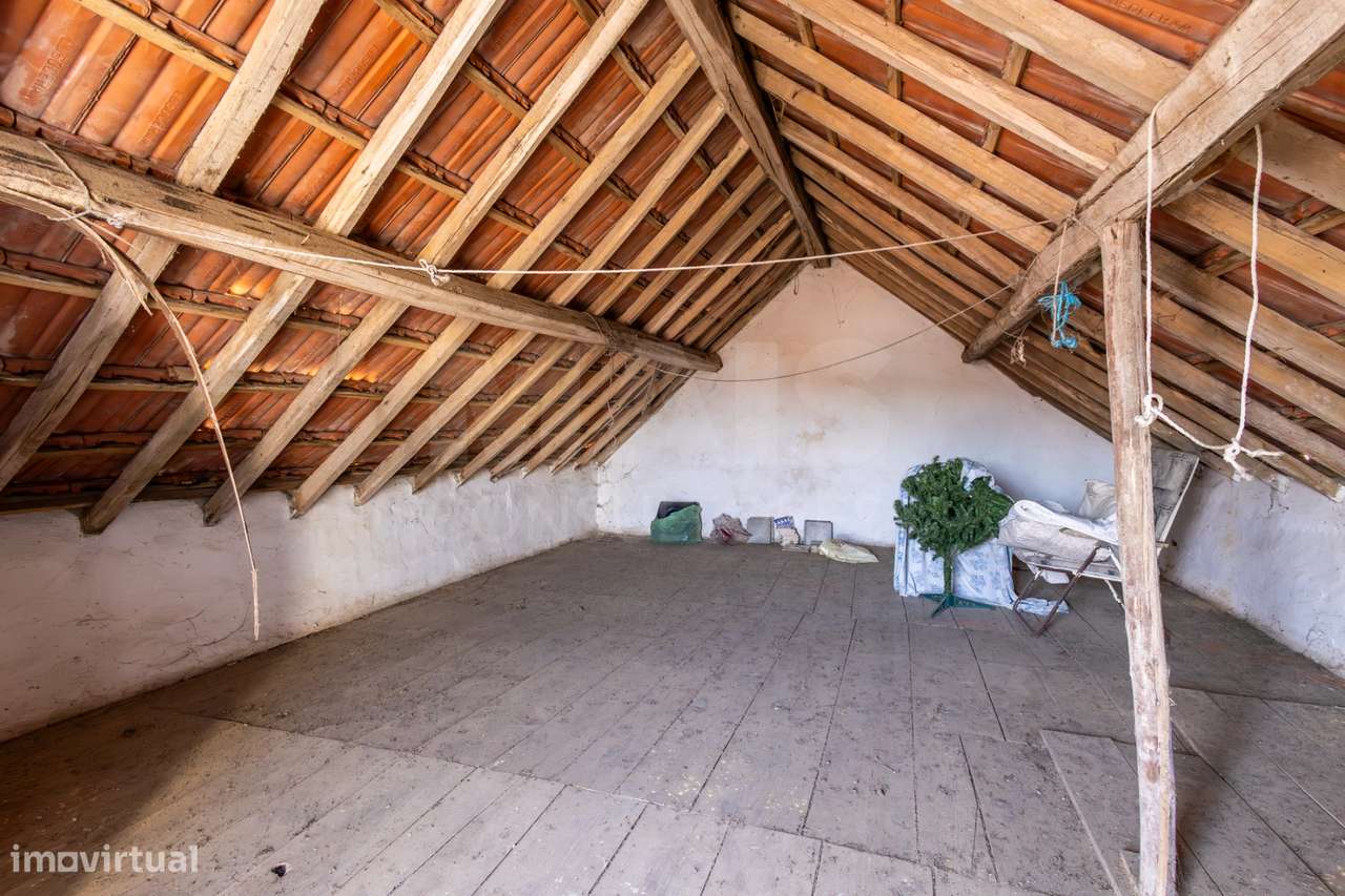 Moradia com rooftop e enorme potencial entre Caldas da Rainha e San... - Grande imagem: 4/47