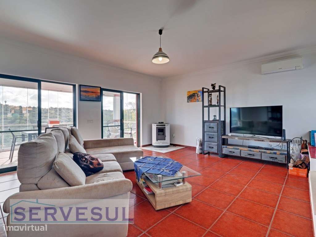 Charmosa Moradia de 2 pisos com 3 quartos espaçosos, garagem, pisci...-6