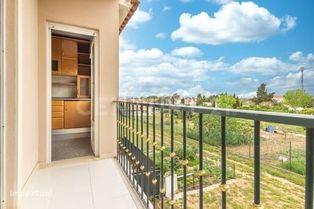 Apartamento em Vila Nogueira de Azeitão com 2 lugares de garagem