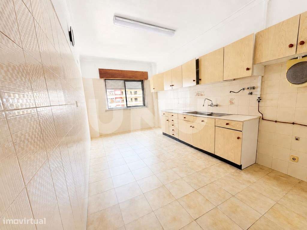 Apartamento T3 com Arrecadação e 2 WC- Torre da Marinha-8