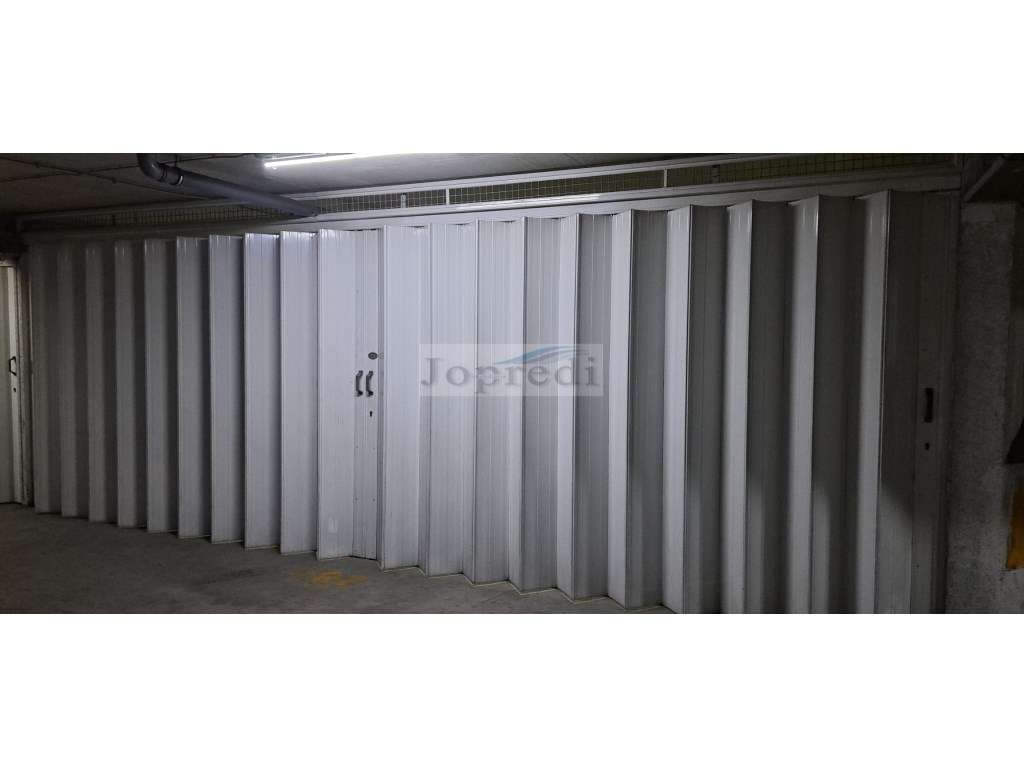 Garagem Box para 3 automóveis-5