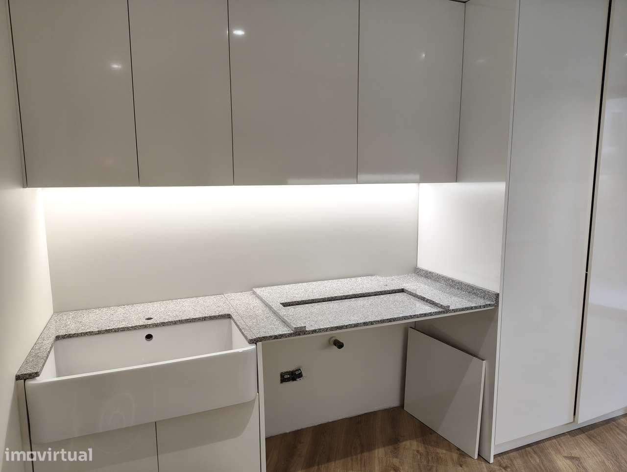 Moradia T4 com piscina, garagem e jardim em Canidelo-43