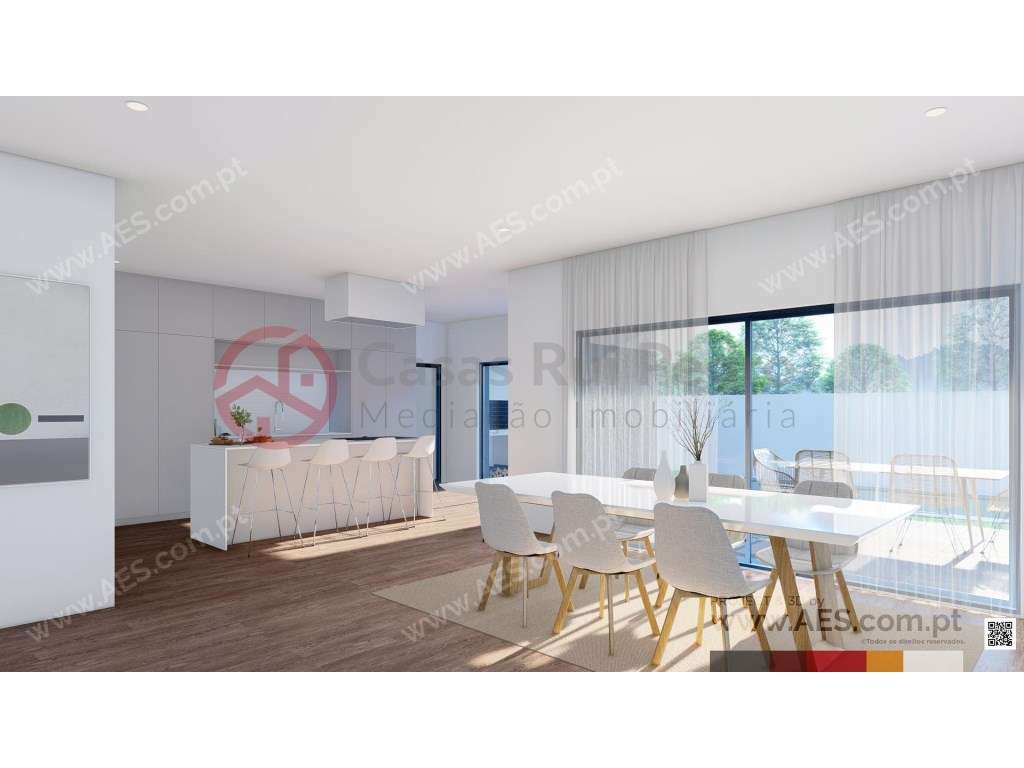 Moradia T4 Isolada de dois pisos com Piscina e Garagem - Grande imagem: 3/7