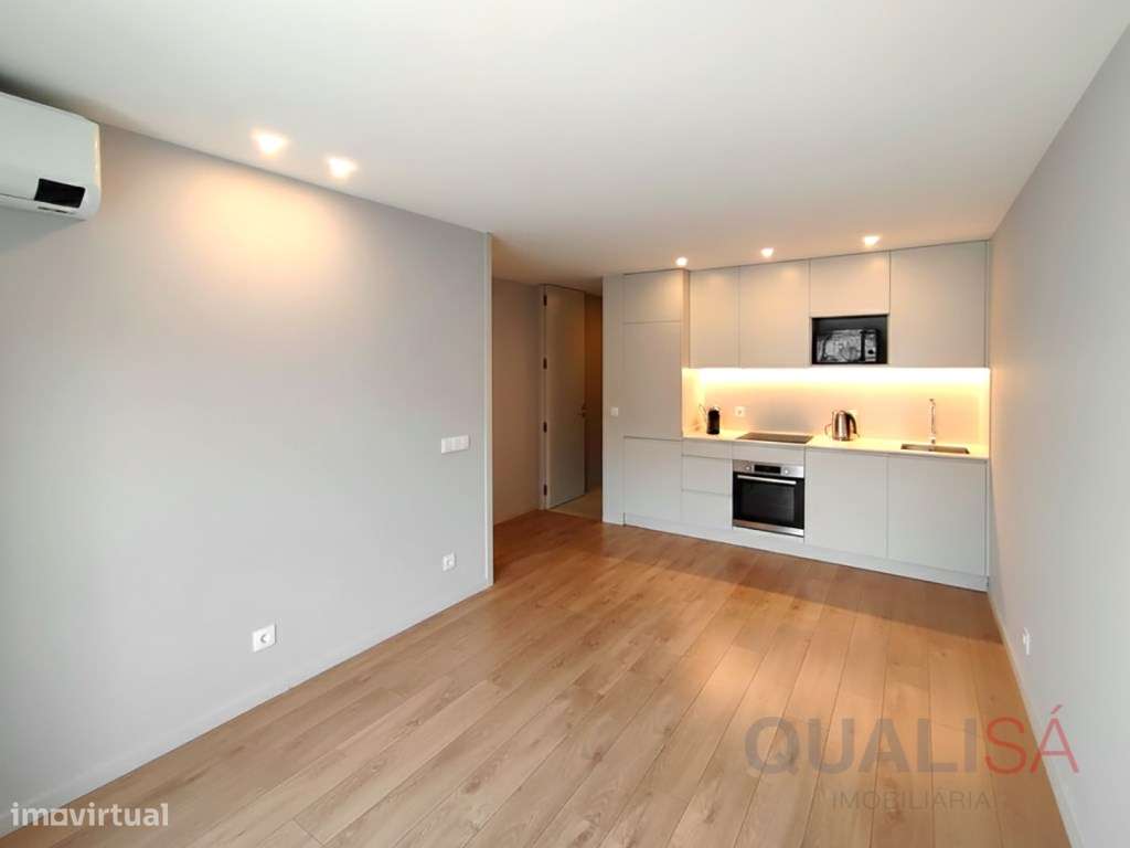 Apartamento T2 com varanda e lugar de garagem localizado no centro ...-0