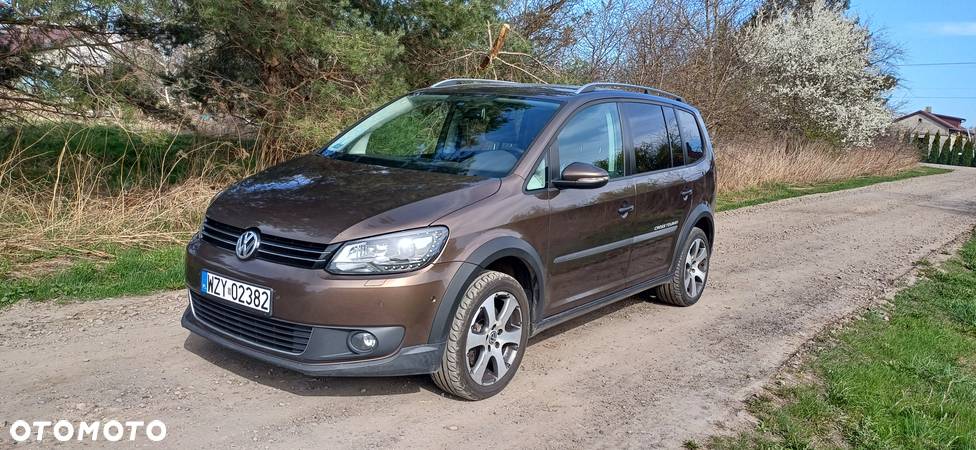 Volkswagen Touran 2.0 TDI DPF Cross DSG - 9