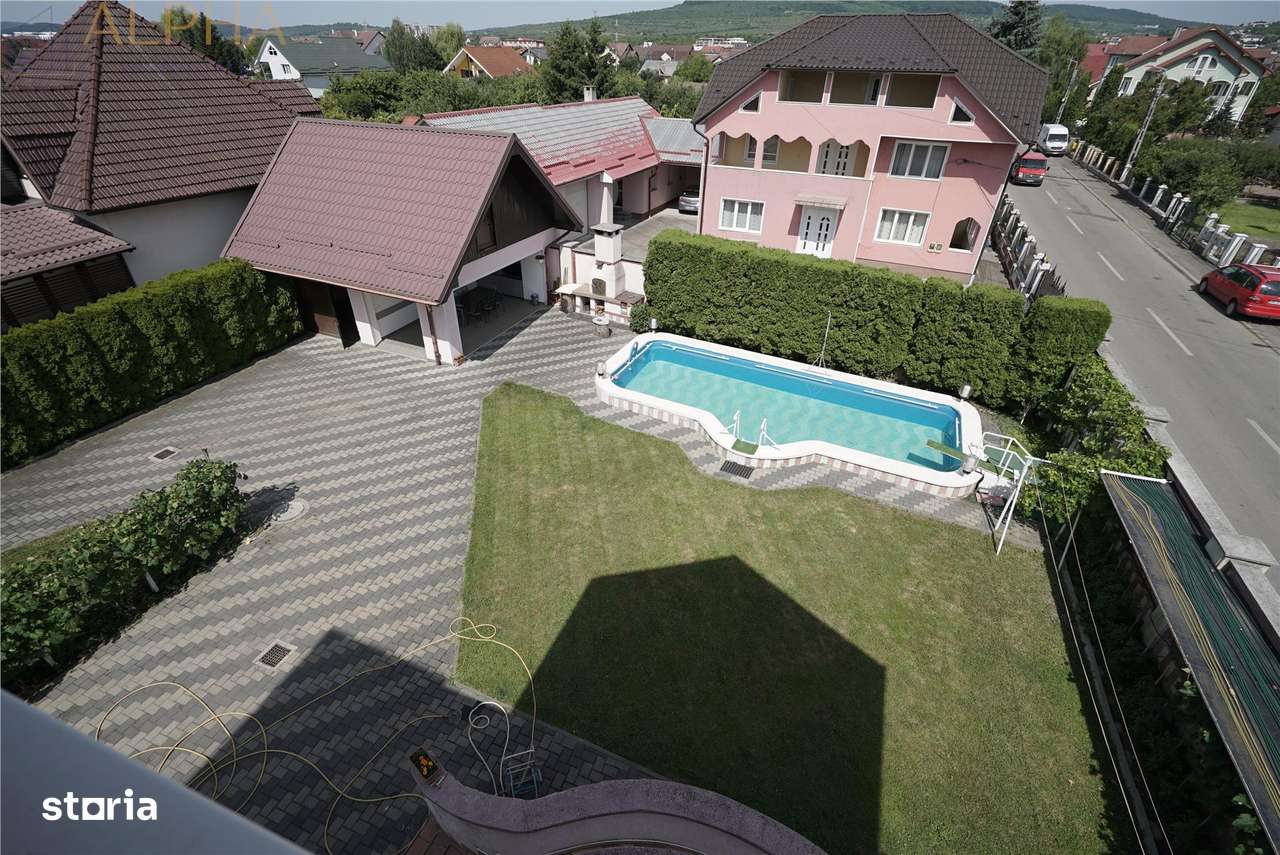 Vila eleganta cu piscina, teren generos si finisaje de calitate - Imagine principală: 3/15